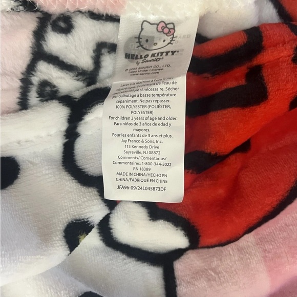 HELLO KITTY Throw Blanket 50 x 70 in Camera Tape Love Letters Heart Soft - Picture 7 of 7